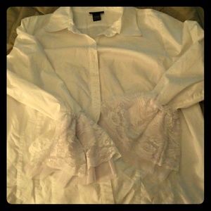 Blouse with ruffled sleeves